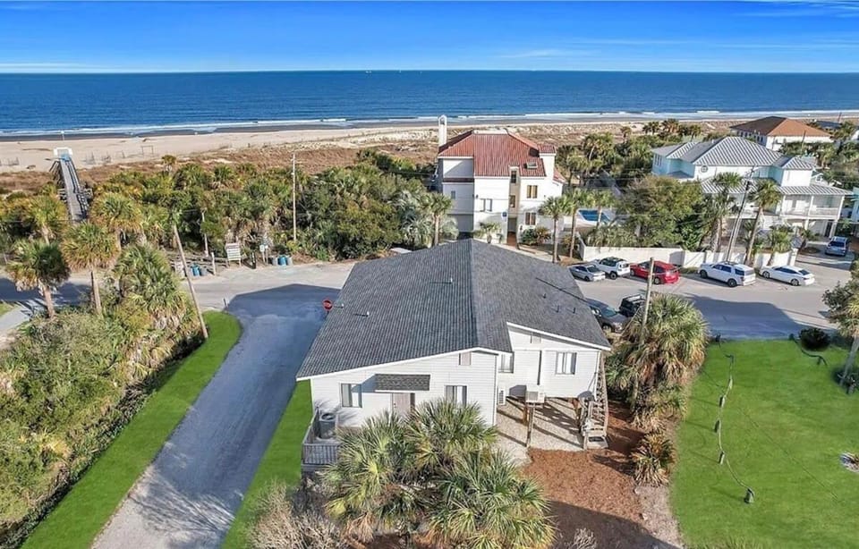 Beach Vacation! Walkable to Dining&Shopping-Unit A House in Tybee Island