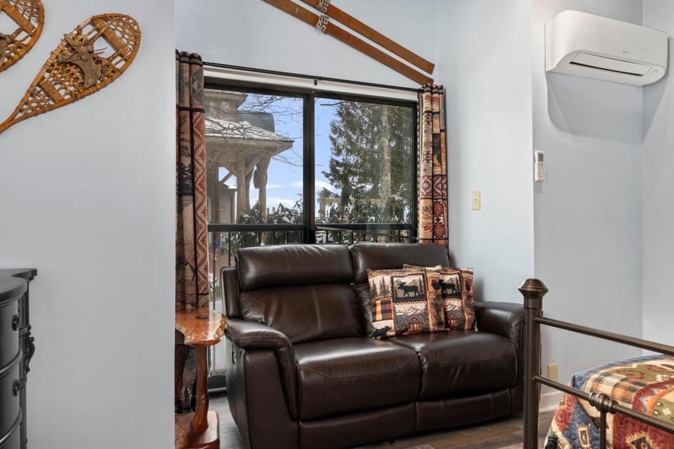 Mountain Inn Studio 93 with Wintergreen Advantage House in Massies Mill