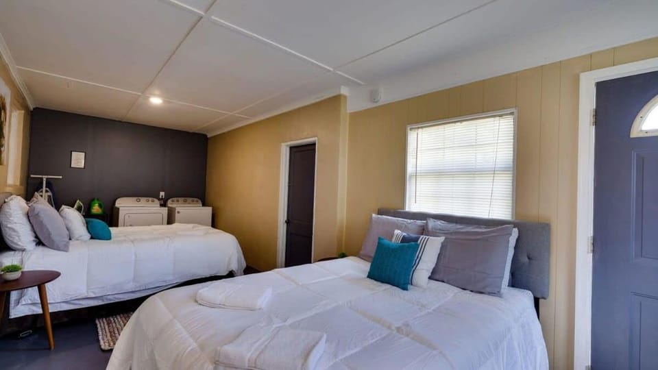 Dock & Volleyball! Near Downtown - Green Grotto House in Savannah