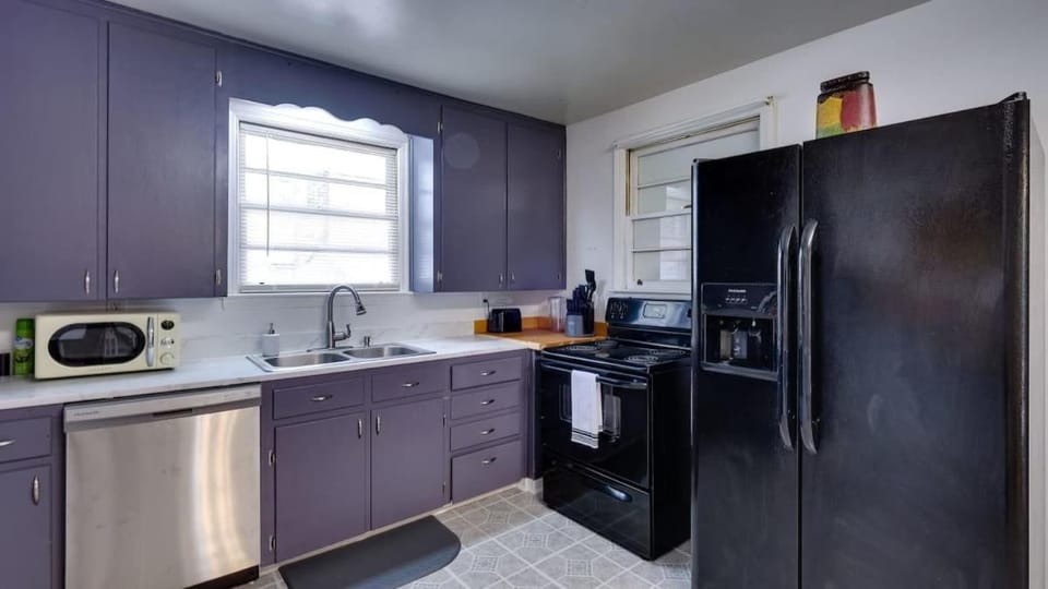 Dock & Volleyball! Near Downtown - Green Grotto House in Savannah