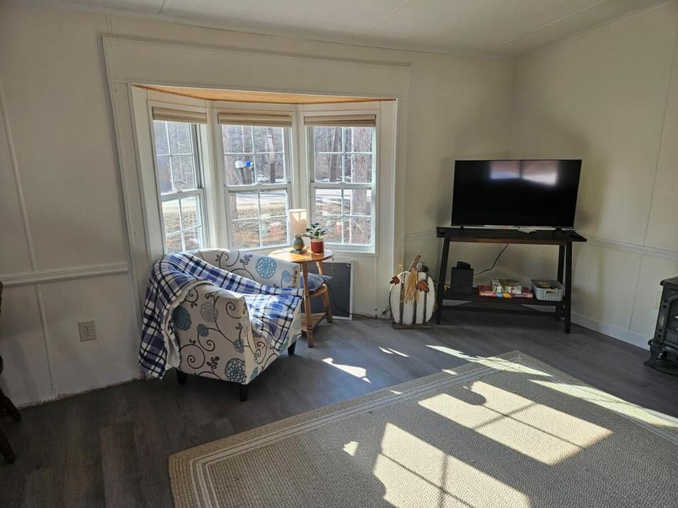 Communal lounge/ TV room, TV and multimedia, Living room, Seating area, Evening entertainment, internet