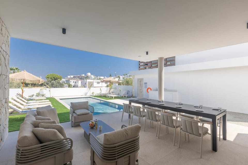 Garden, Balcony/Terrace, Seating area, Pool view, Swimming pool, sunbed