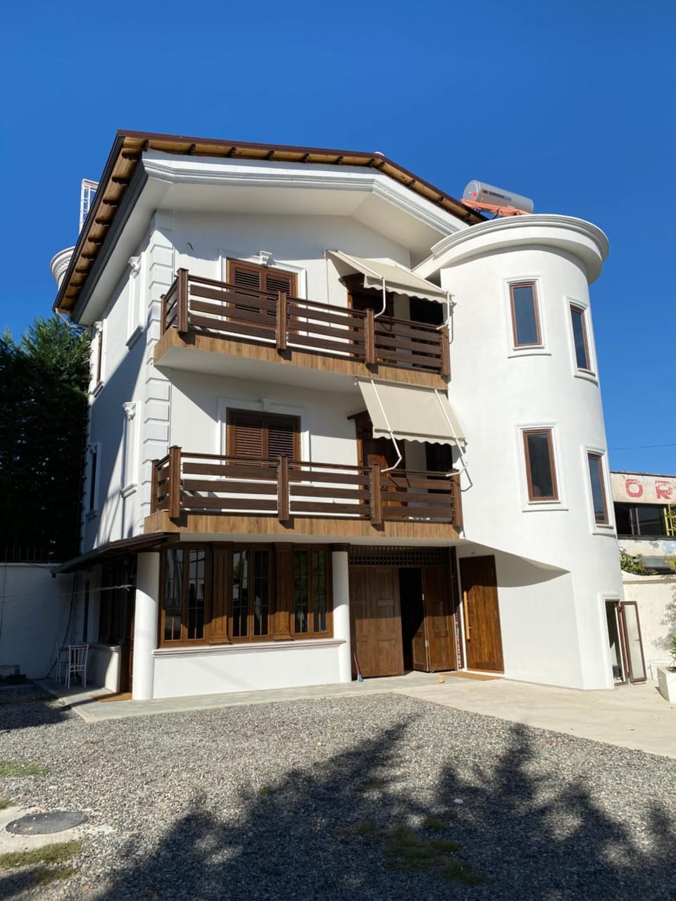 Property building, Day