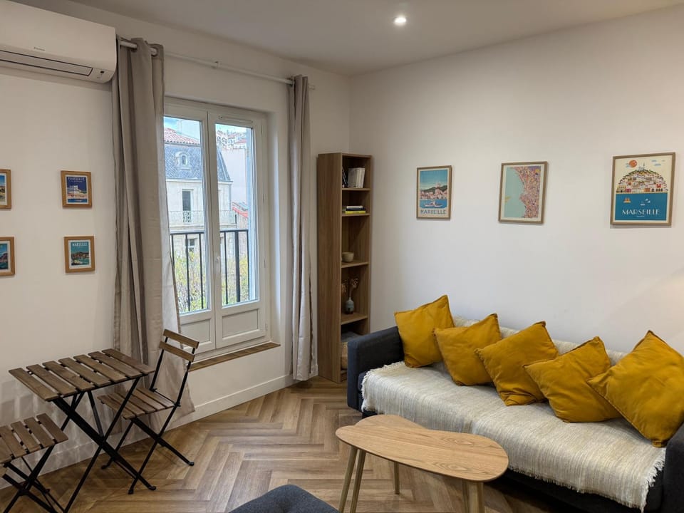 Library, Living room, Seating area