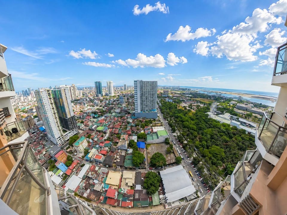 The Radiance Manila bay 2BR Apartment hotel in Pasay