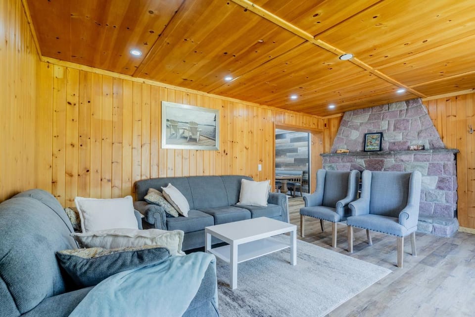 Living room, Seating area, fireplace
