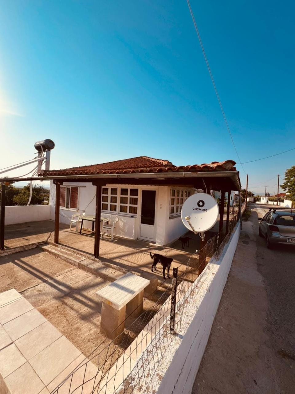 Property building, Day, Neighbourhood, Street view, Parking