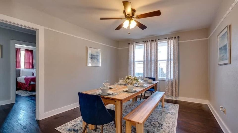 Dock&Volleyball! Near Downtown - Blue & Turquoise! House in Savannah