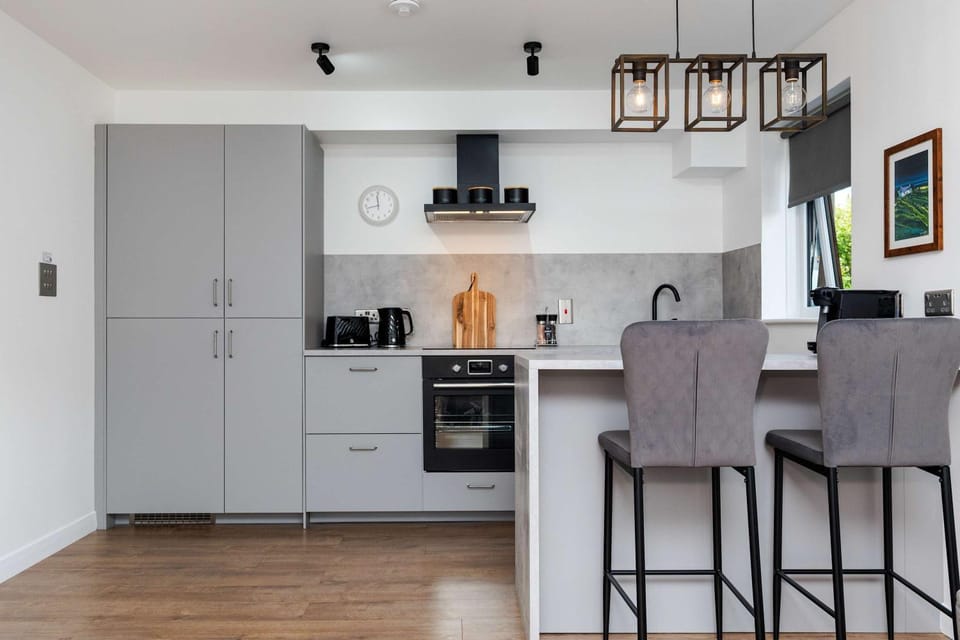Spacious 2BR - Parking Near Edinburgh City Centre Apartment in Edinburgh