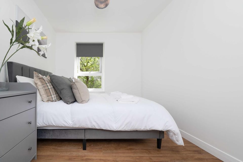 Spacious 2BR - Parking Near Edinburgh City Centre Apartment in Edinburgh