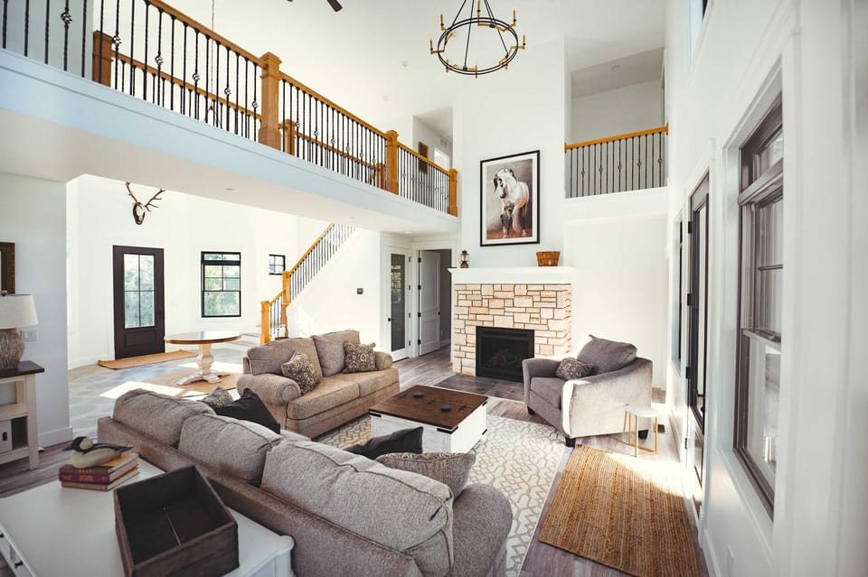 Giuliana Rose Farmhouse - On Traverse City vineyard House in Michigan
