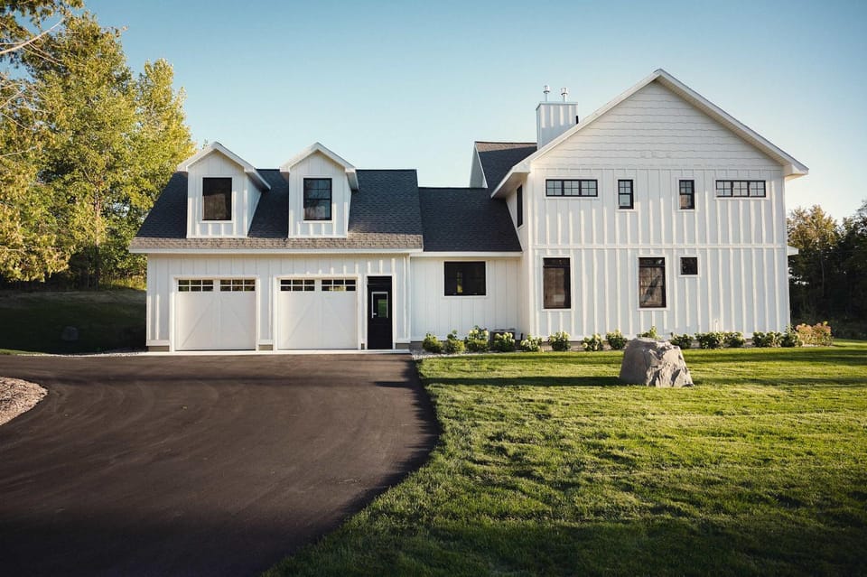 Giuliana Rose Farmhouse - On Traverse City vineyard House in Michigan