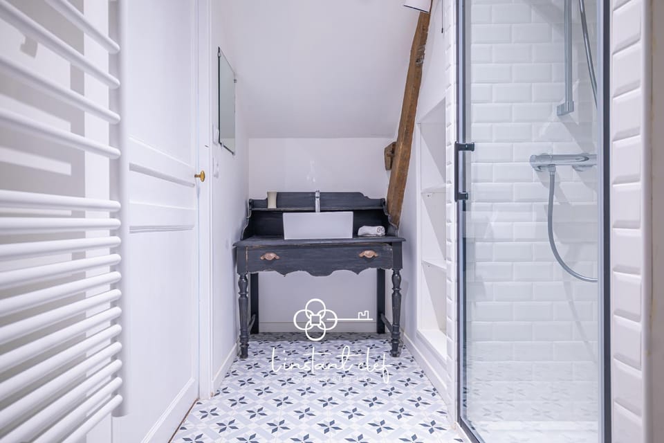 Shower, Bathroom, towels
