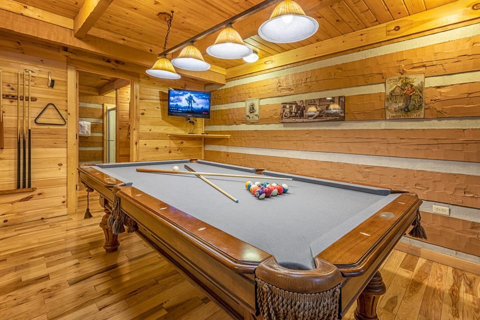 Billiard, Game Room