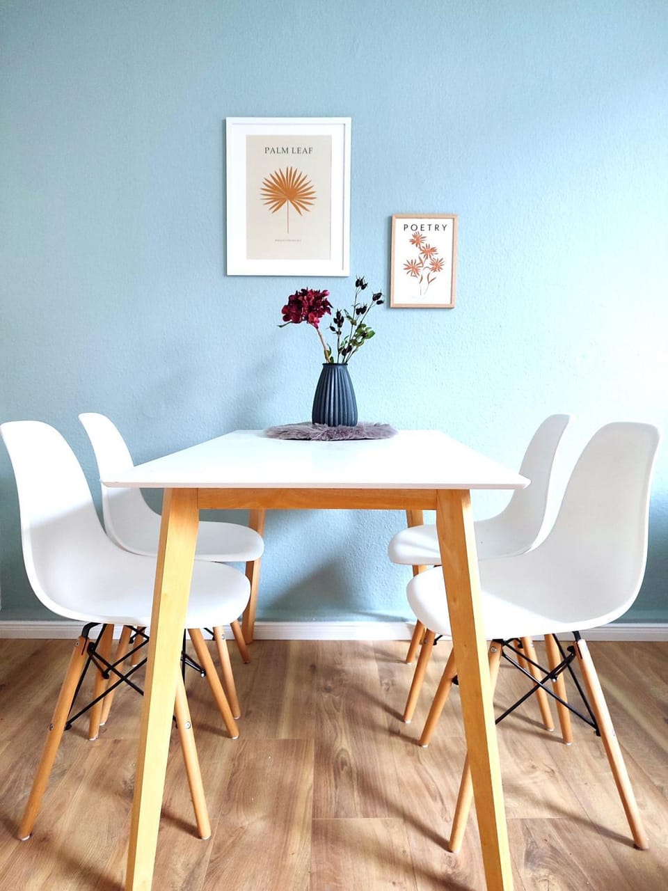 50 qm Ferienwohnung für 4 Personen, Monteure oder Geschäftsreisende, Smart-TV, WLAN, separater Eingang, 24 Std Check-in, Doppelbett, 2 Schlafsofa, 50 m bis zum Schlosspark, Lebensmittelgeschäfte in der Nähe Apartment in North Rhine-Westphalia