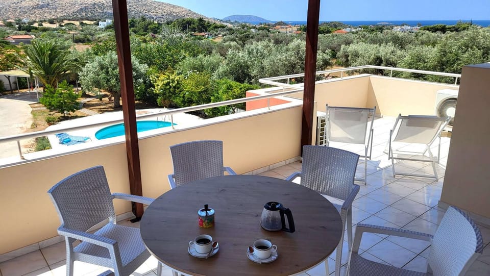 View (from property/room), Balcony/Terrace, Pool view