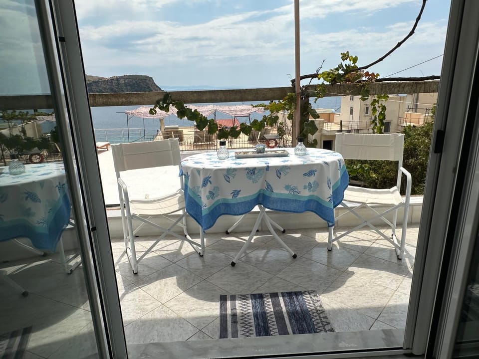 View (from property/room), Balcony/Terrace, Dining area, Sea view