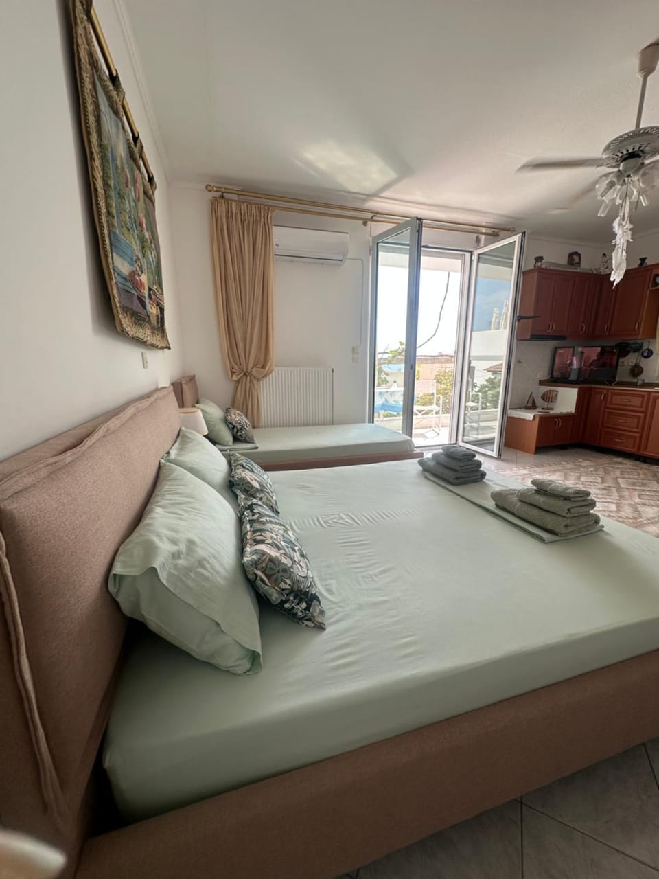 Bed, Photo of the whole room, Bedroom
