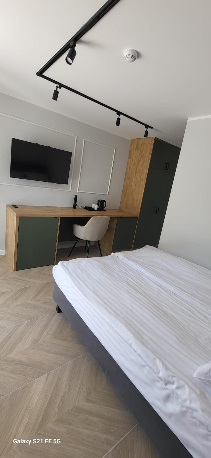 Bed, TV and multimedia, Photo of the whole room, Bedroom, minibar, wardrobe