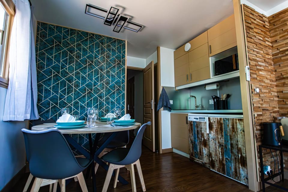 Dining area, kitchen