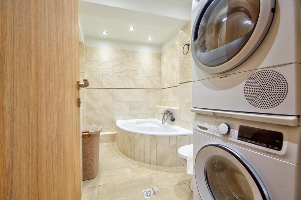 Bathroom, Bath, washing machine, dryer