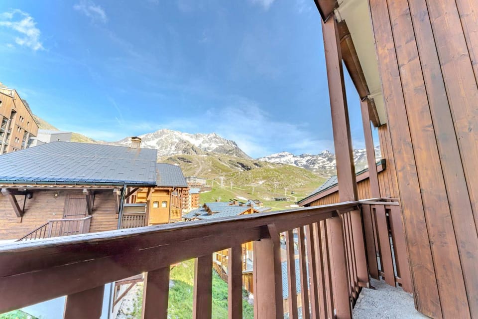 Property building, Natural landscape, View (from property/room), Balcony/Terrace, Mountain view