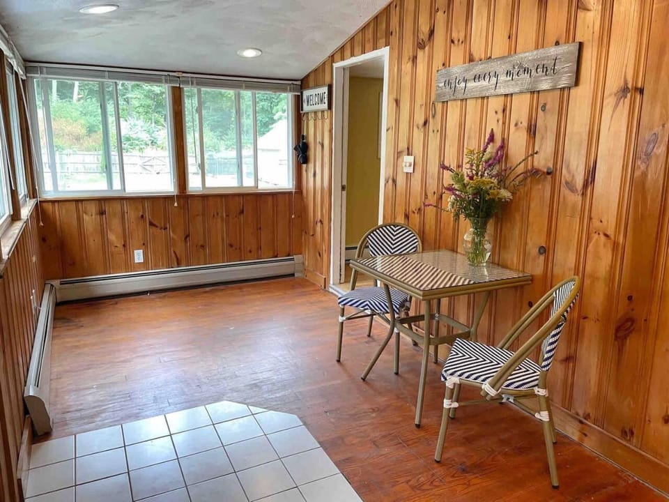 Nothing Fancy Older Pet Friendly Home near I 95 House in Rowley