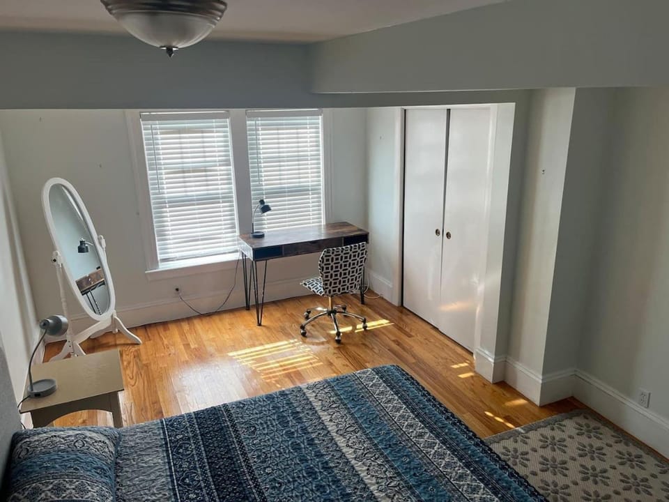 Swampscott Walk Downtown and beach Apartment in Lynn
