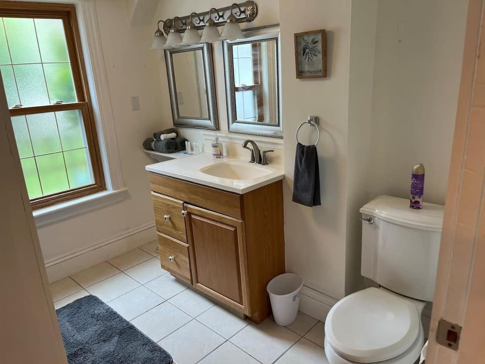Swampscott Walk Downtown and beach Apartment in Lynn