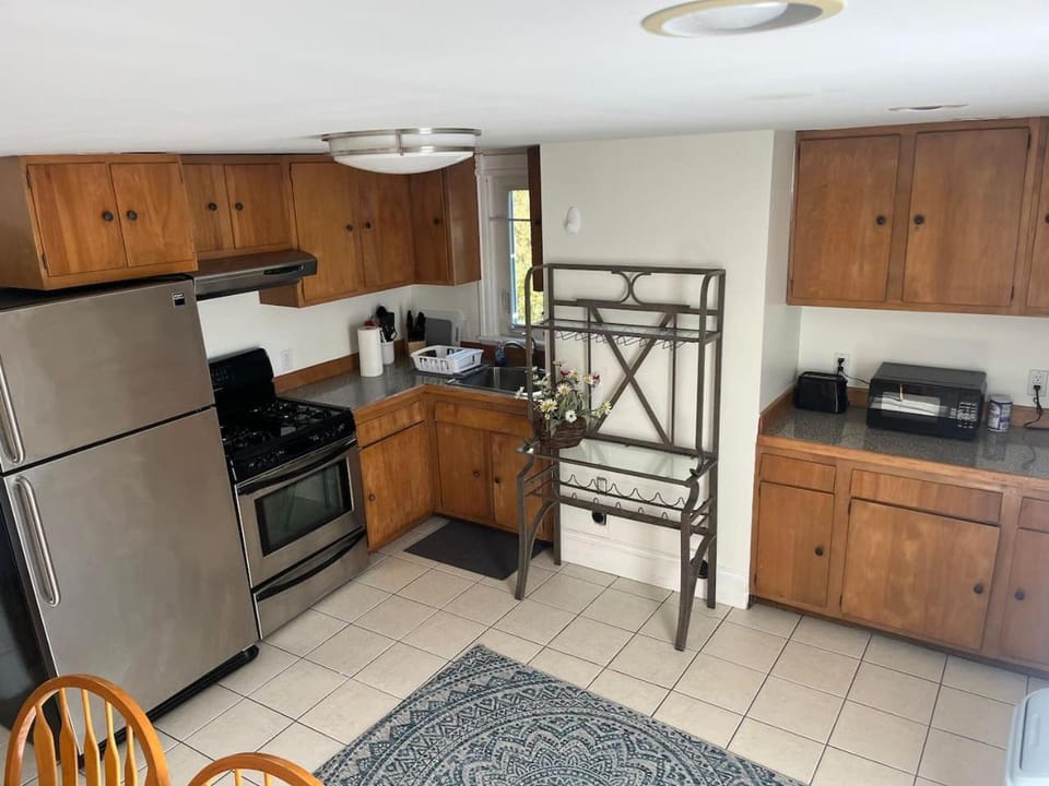 Swampscott Walk Downtown and beach Apartment in Lynn
