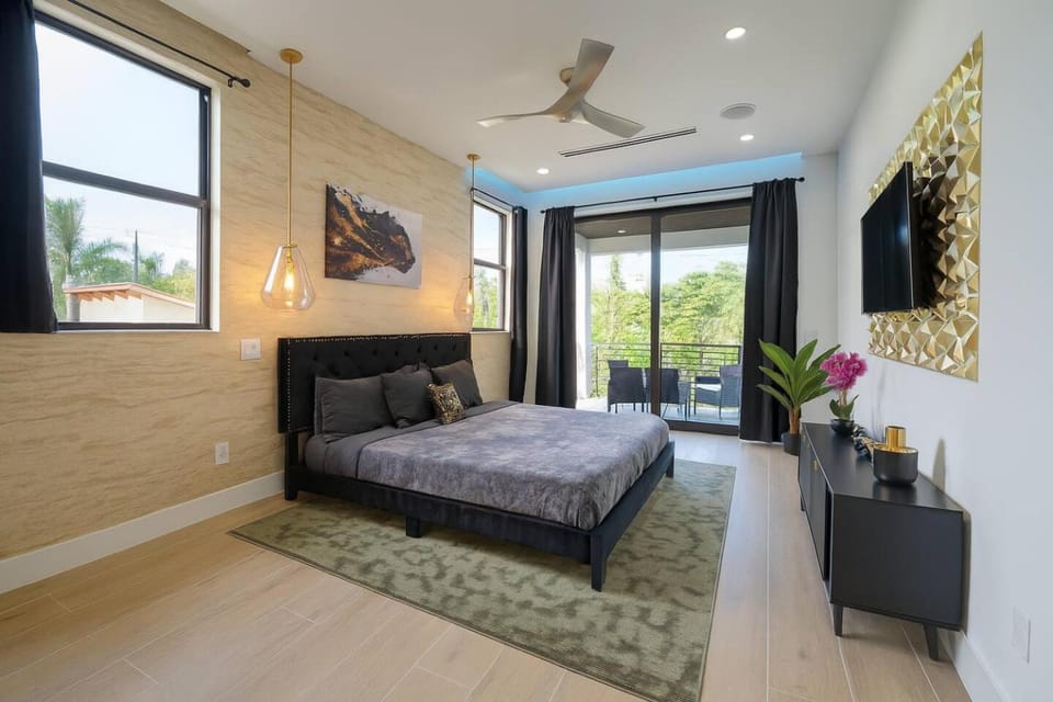 Jungle Serene Lux Home with Pool Sauna Ice Bath House in Fort Lauderdale