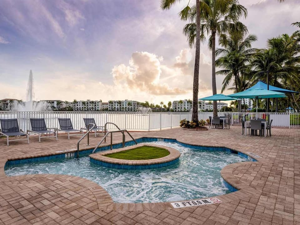 Marriott's Villas at Doral 2BR Apartment with Resort Access House in Doral