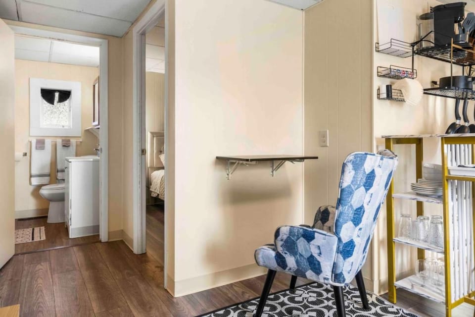 Charming and Tranquil Near Downtown and River parking Included Apartment in Dover