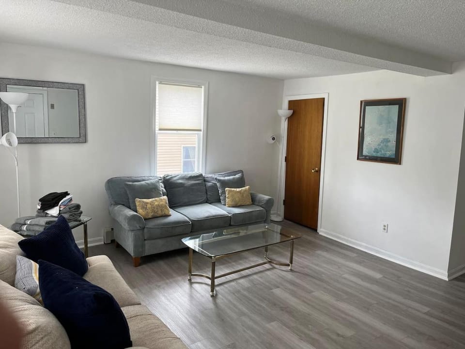 Downtown Amesbury 15 Mins to Beach Apartment in Massachusetts