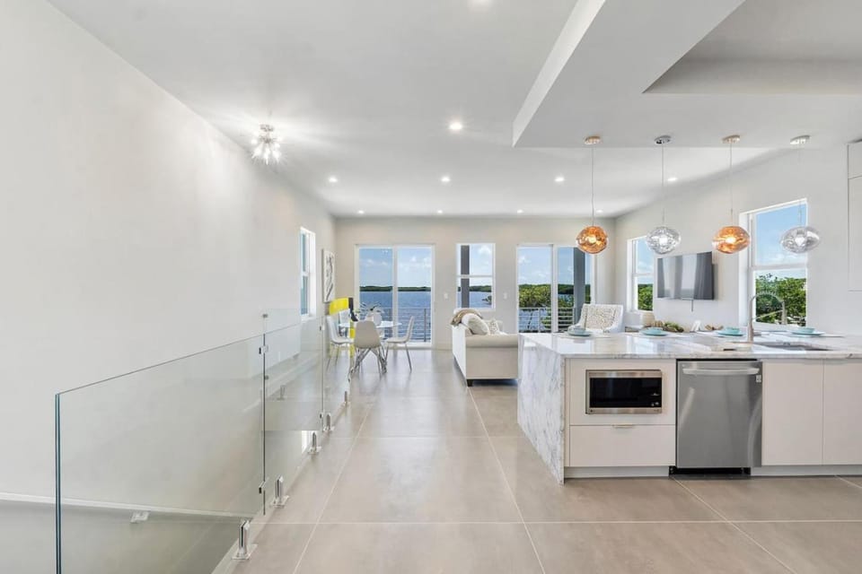 Chic Ocean Hideaway with Grill House in Key Largo