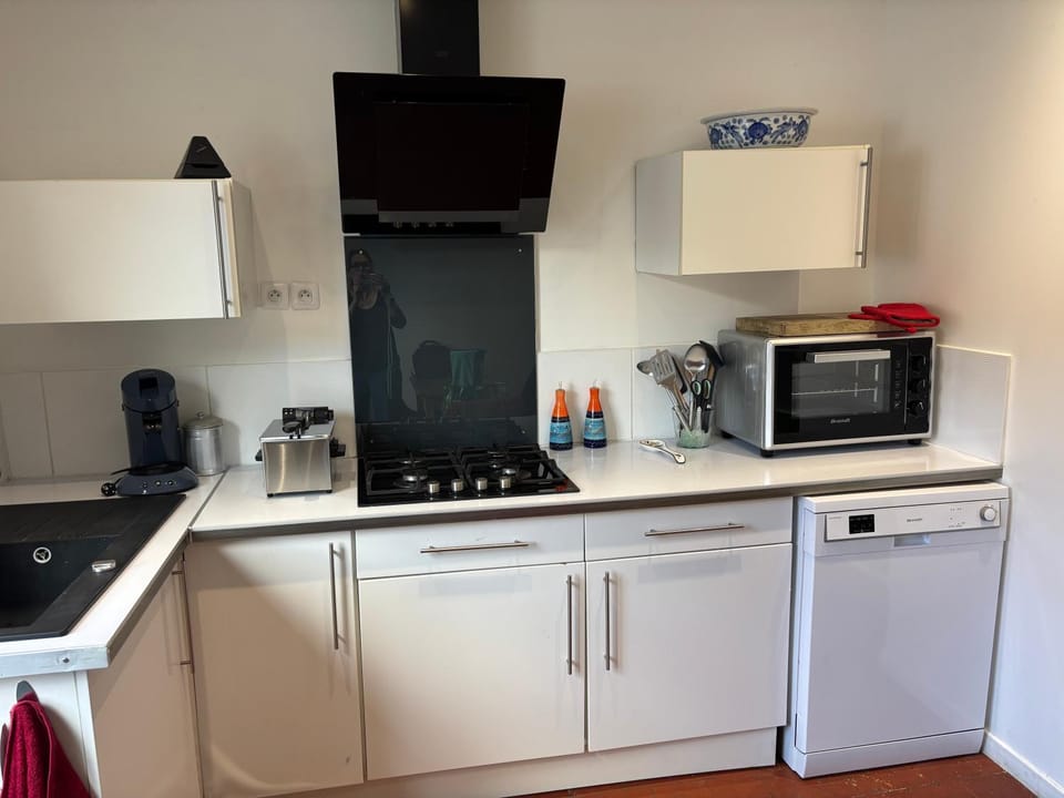 Coffee/tea facilities, Kitchen or kitchenette, dishwasher, oven, pet friendly, stove, toaster