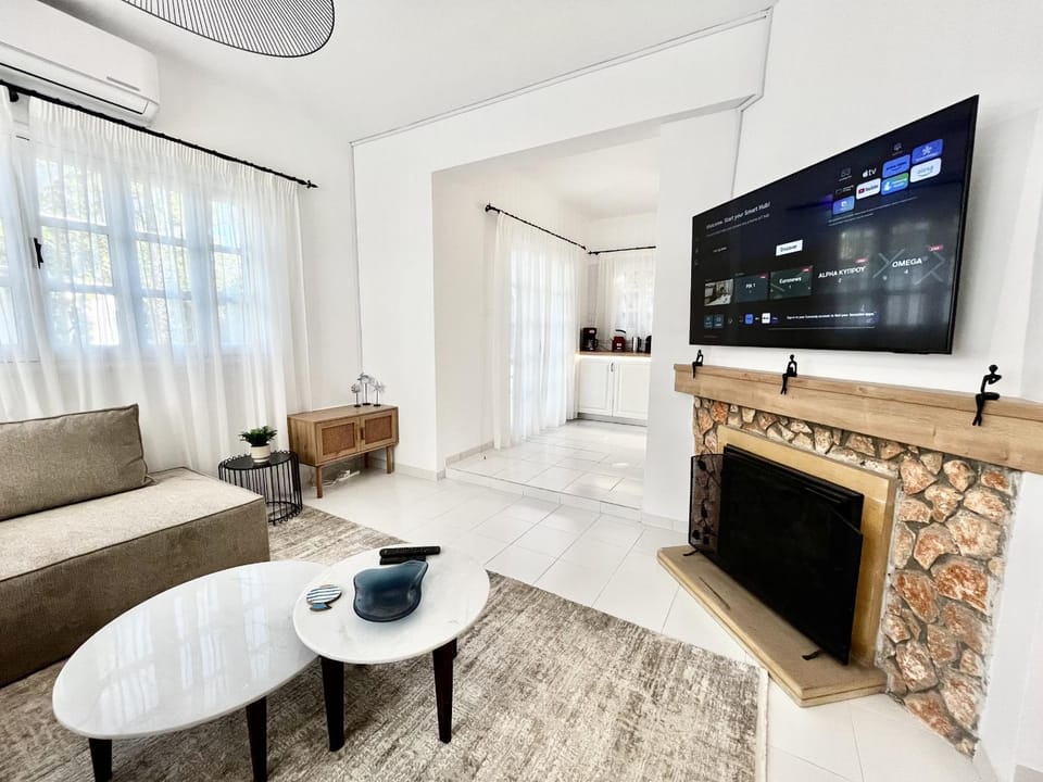 Communal lounge/ TV room, Living room