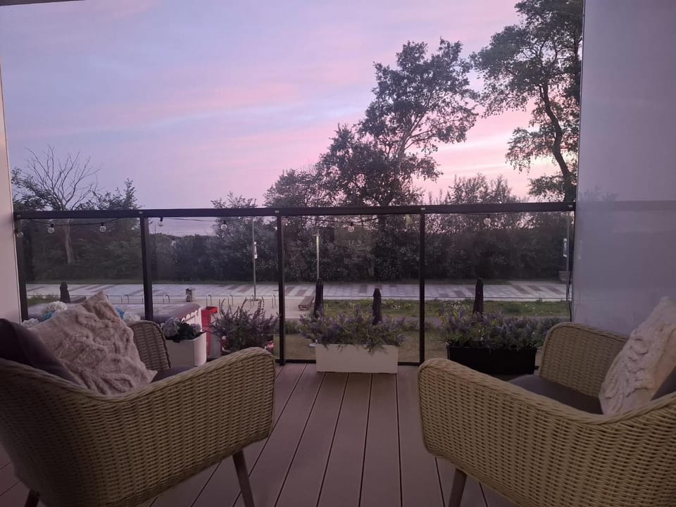 Patio, Day, Natural landscape, Garden, View (from property/room), Balcony/Terrace, Seating area, Garden view, Sunrise, Sunset