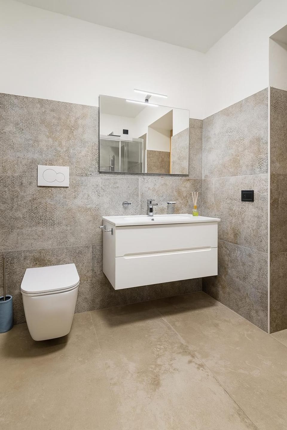 Shower, Toilet, Bathroom, towels