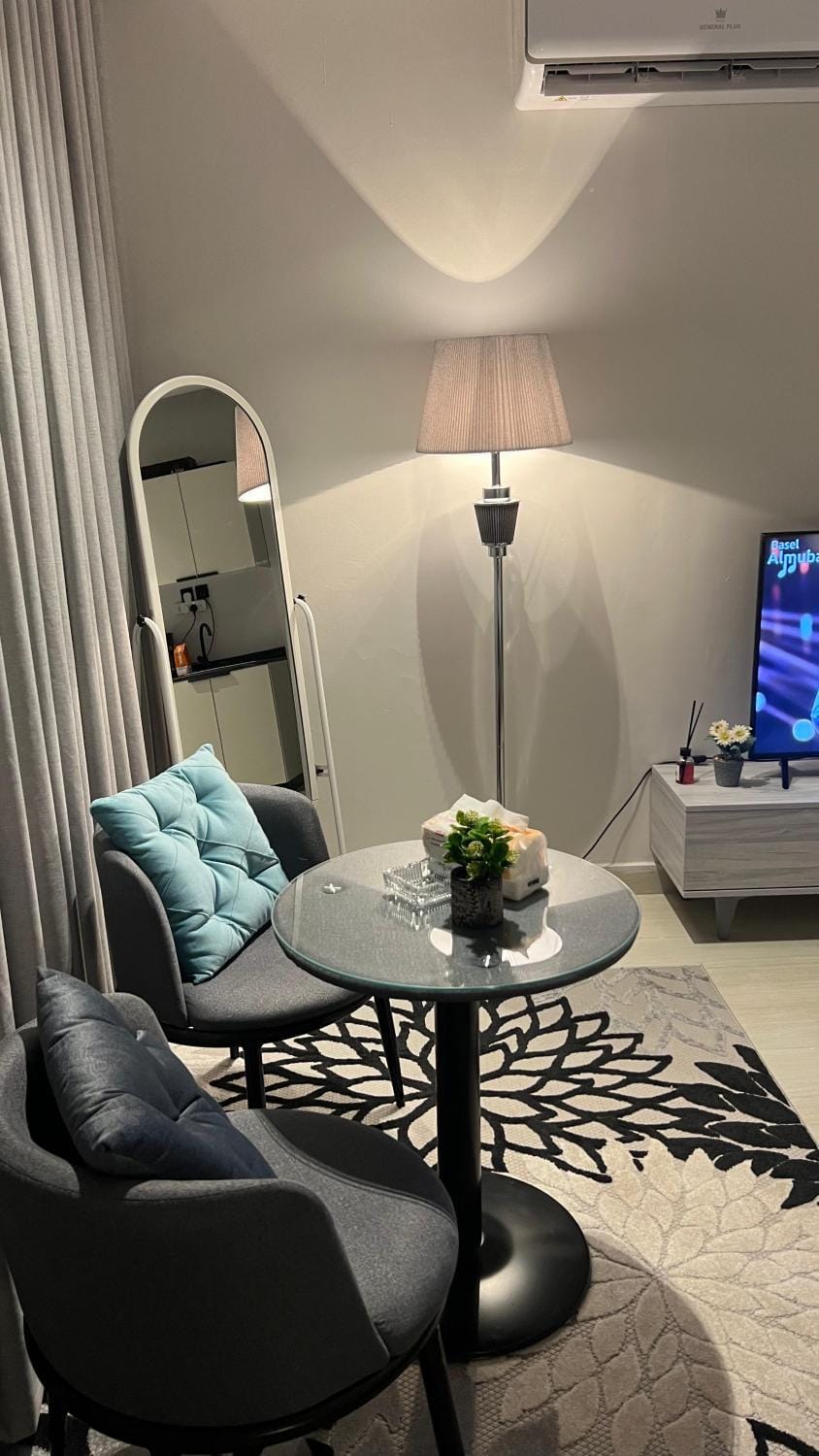 Photo of the whole room, Seating area