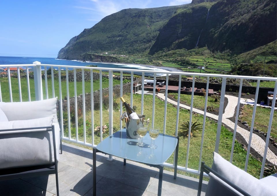 Nearby landmark, Natural landscape, Balcony/Terrace, Sea view