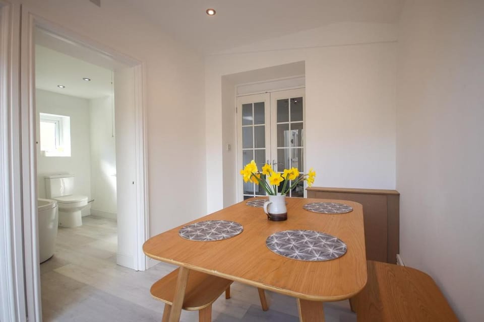 Modern 2Bed Garden Apartment in Heart of Penarth Apartment in Scotland