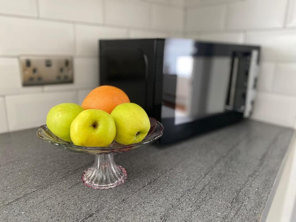 Modern 2Bed Garden Apartment in Heart of Penarth Apartment in Scotland