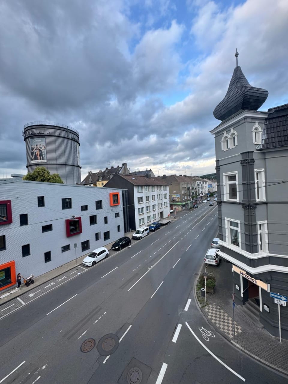 Property building, Day, Neighbourhood, City view, Street view