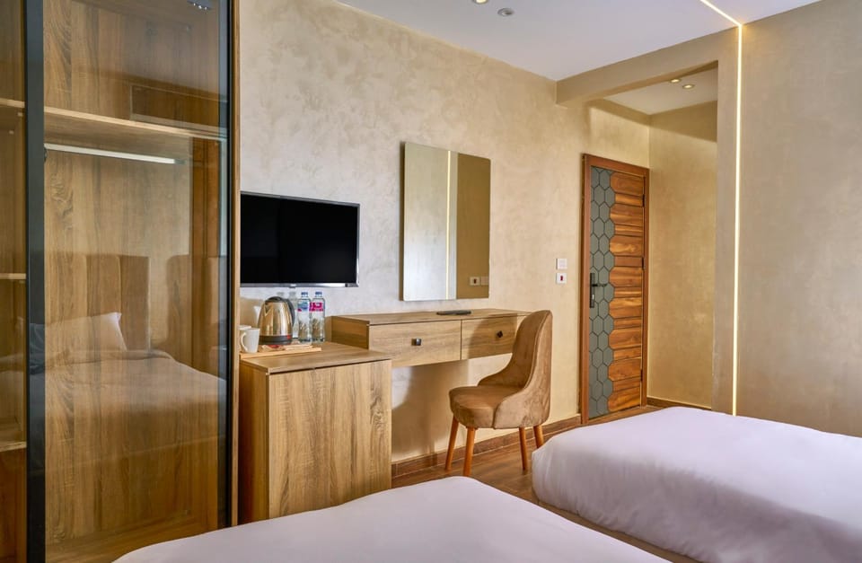 Photo of the whole room, Bedroom, hair dresser