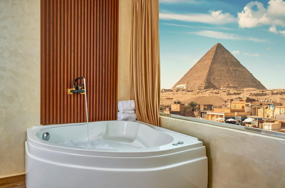 Nearby landmark, Natural landscape, Hot Tub, Mountain view, Bath