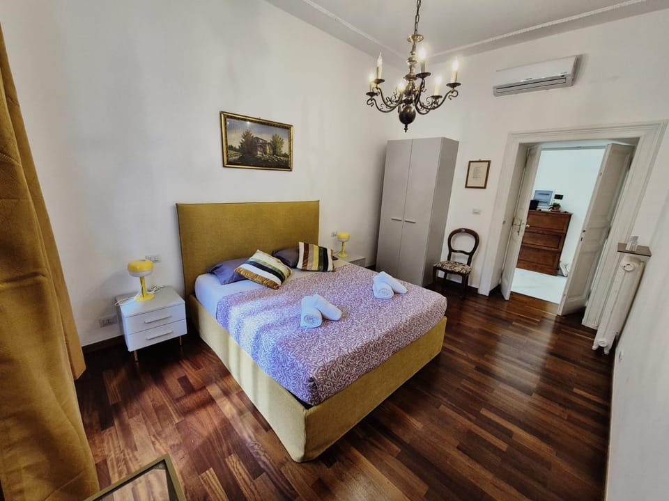 Colosseum Apartment, 3 bedrooms, 3 baths, large living room with a sofa bed, the apartment can accommodate 8 people Apartment in Rome