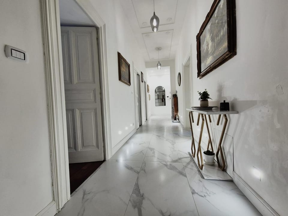 Colosseum Apartment, 3 bedrooms, 3 baths, large living room with a sofa bed, the apartment can accommodate 8 people Apartment in Rome