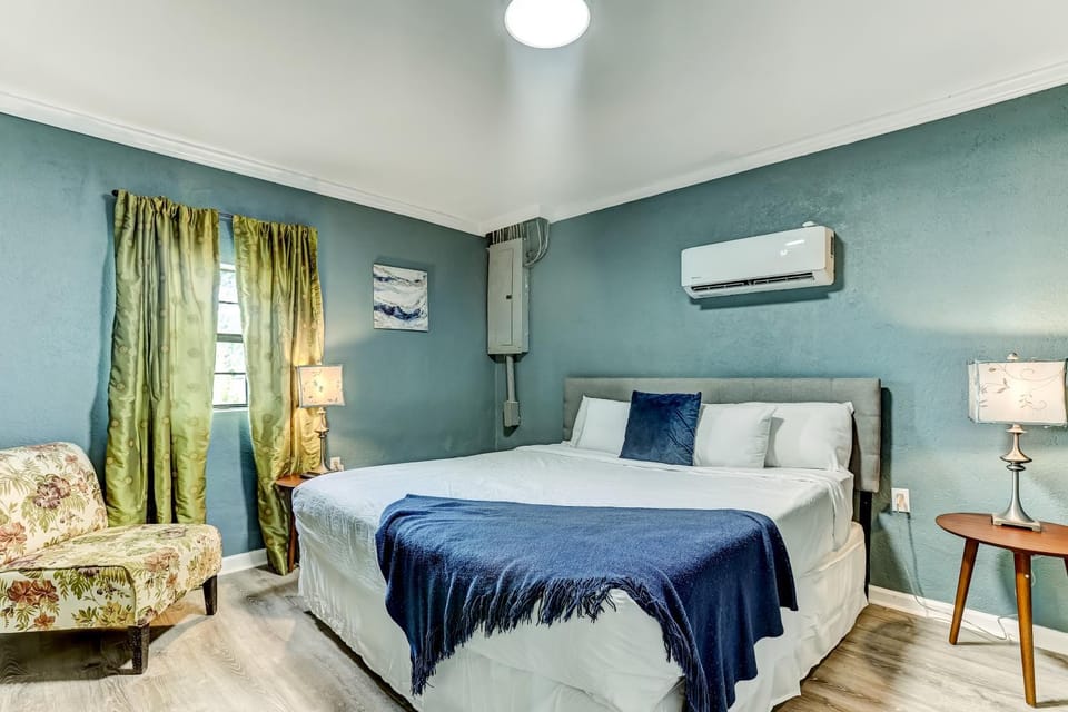 Dock&Volleyball! Near Downtown - Canary Cottage House in Savannah