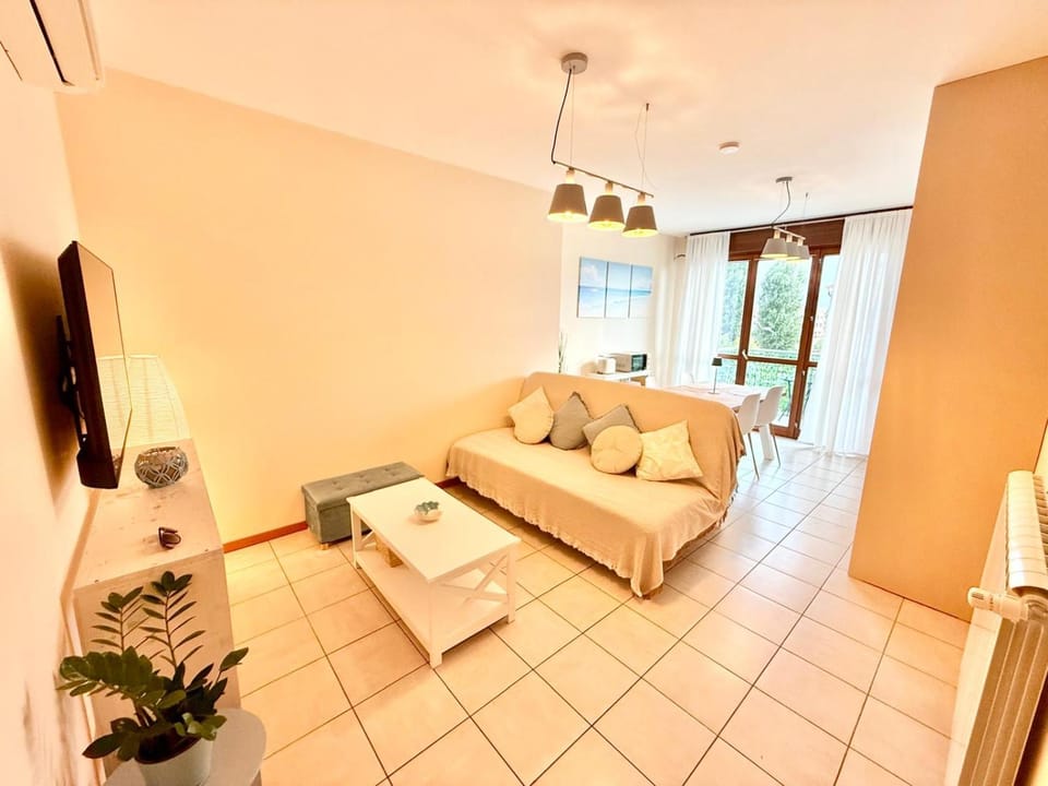TV and multimedia, Living room, Seating area, air conditioner
